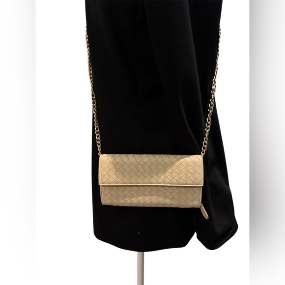 Bottega Veneta Wallet and unbranded chain for crossbody | Very Good Condition - Picture 2 of 12